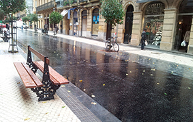 Asfalto galdatu labaingarria. Arrasate Kalea. Donostia