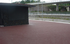 Asfalto galdatua. Garajeen iragazgaitzea. Txingurri Pasealekua