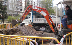 Canalización de agua en Avenida Carlos I