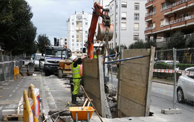 Entubación en canalización de agua y saneamiento en Calle Balleneros