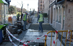 Pavimentación con baldosa en Avenida Navarra